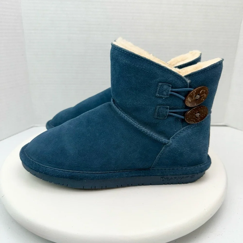 BEARPAW Womens Rosy Button Flat Slate Blue Suede Snow Boots Sz 7 Wide‎ Sheepskin